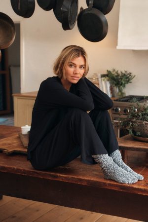 11 Brand Relax Pants Set in Black - Comfortable Lounge Wear for Men & Women