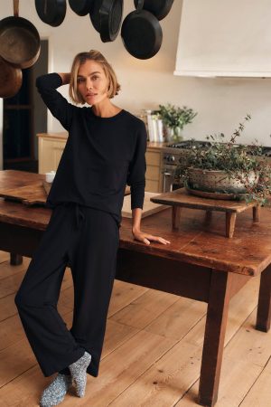 11 Brand Relax Pants Set in Black - Comfortable Lounge Wear for Men & Women